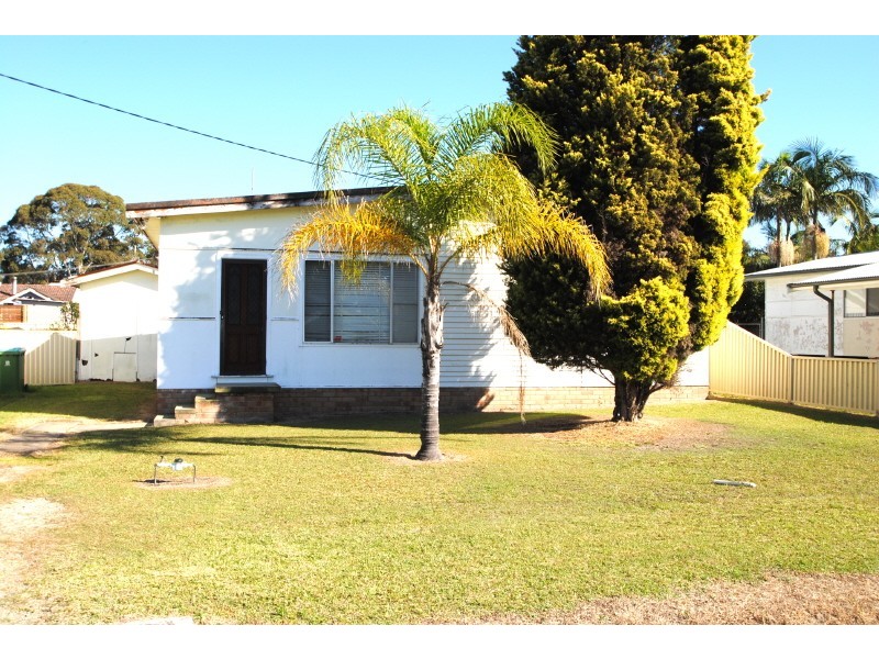 33 Fourth Avenue, Toukley NSW 2263