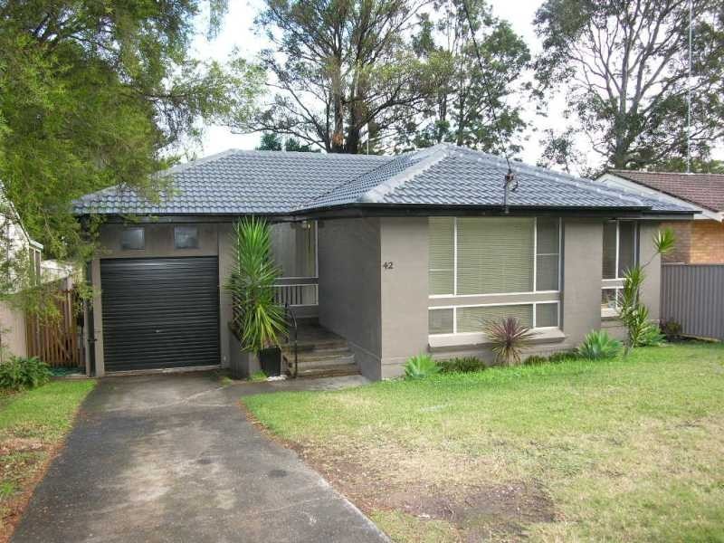 42 Albatross Road, Berkeley Vale NSW 2261