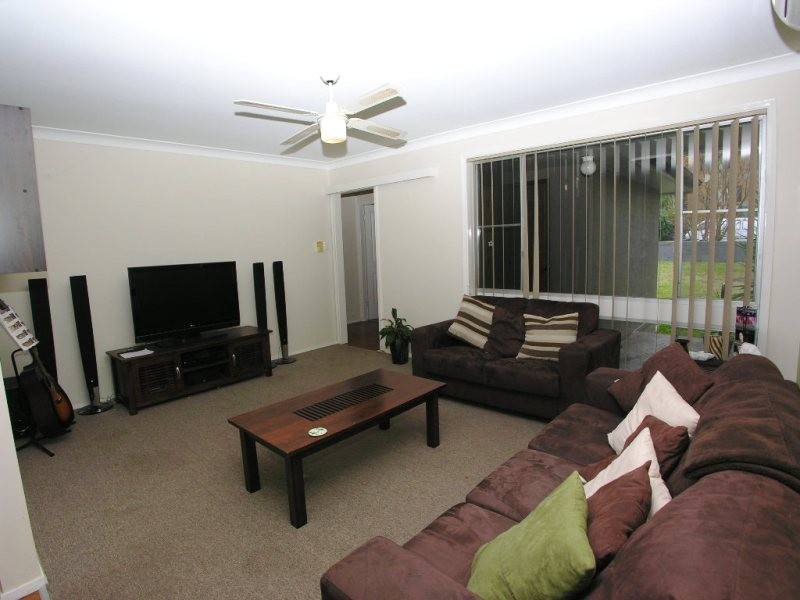 42 Albatross Road, Berkeley Vale NSW 2261