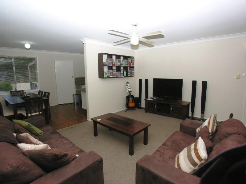 42 Albatross Road, Berkeley Vale NSW 2261