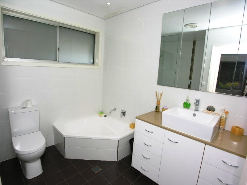 42 Albatross Road, Berkeley Vale NSW 2261