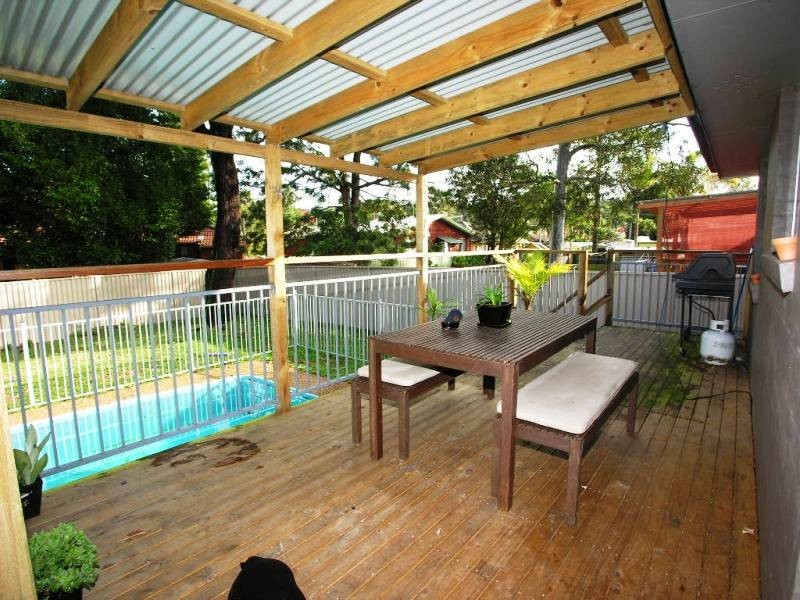 42 Albatross Road, Berkeley Vale NSW 2261