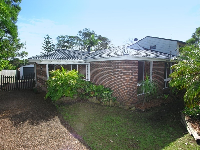 38 Poplars Avenue, Bateau Bay NSW 2261