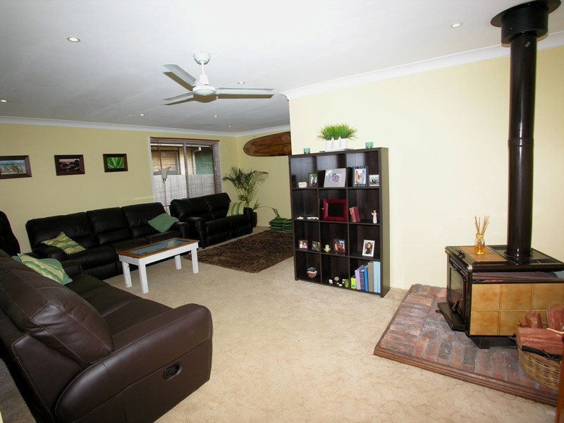 38 Poplars Avenue, Bateau Bay NSW 2261