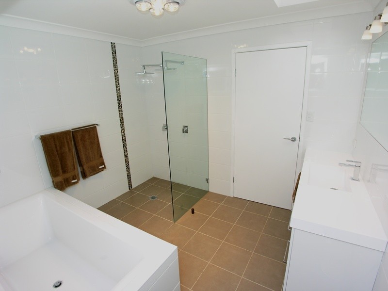 38 Poplars Avenue, Bateau Bay NSW 2261