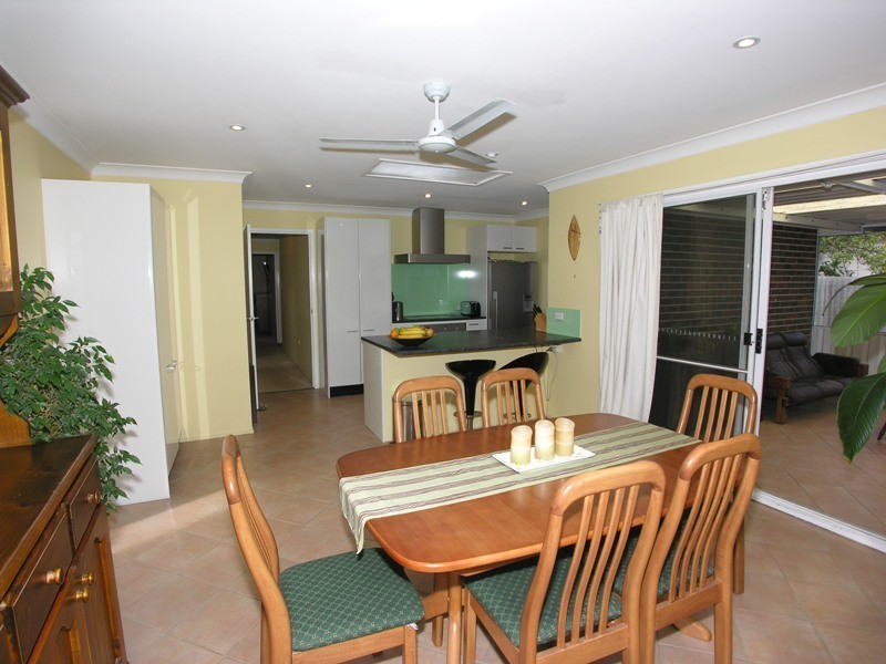 38 Poplars Avenue, Bateau Bay NSW 2261