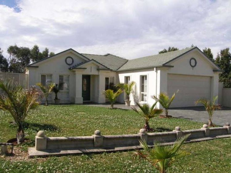 18 Lemon Gum Cct, Blue Haven NSW 2262