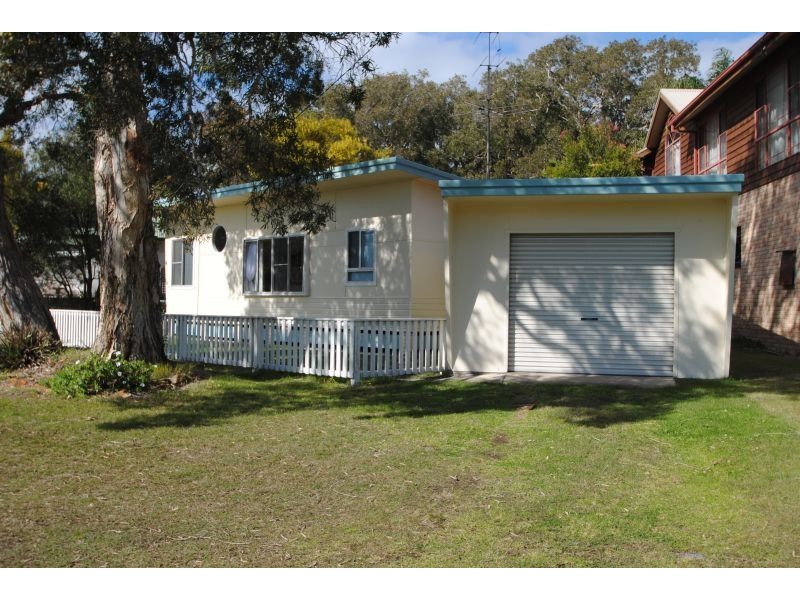 4 Henderson Street, Norah Head NSW 2263