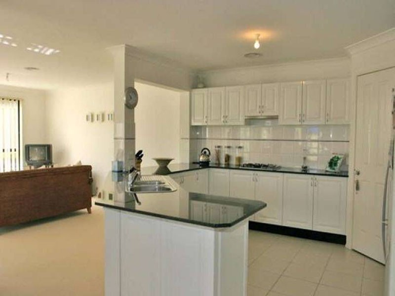 13 Highcliff Close, Woongarrah NSW 2259