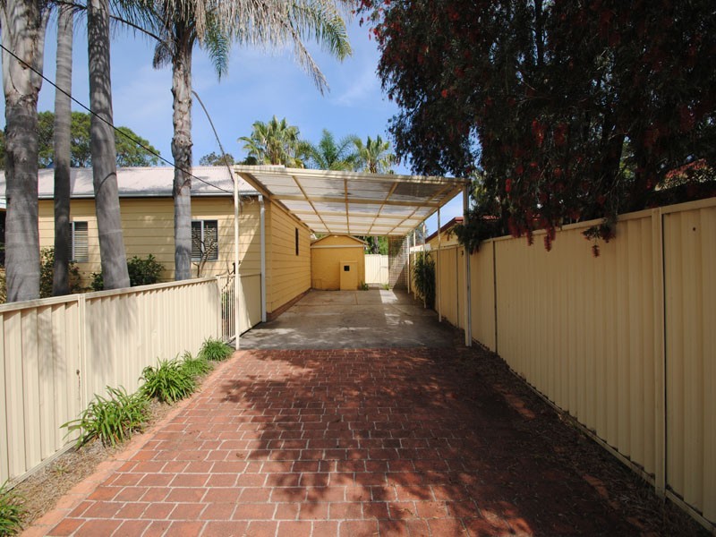 19 Cadonia Road, Tuggerawong NSW 2259