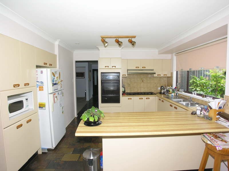 11 Epsom Place, Bateau Bay NSW 2261