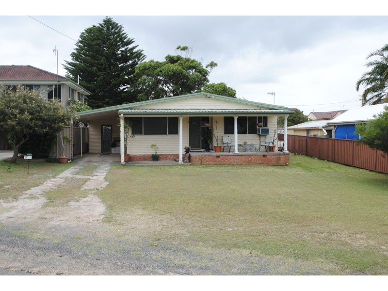 3 Lawson St, Norah Head NSW 2263
