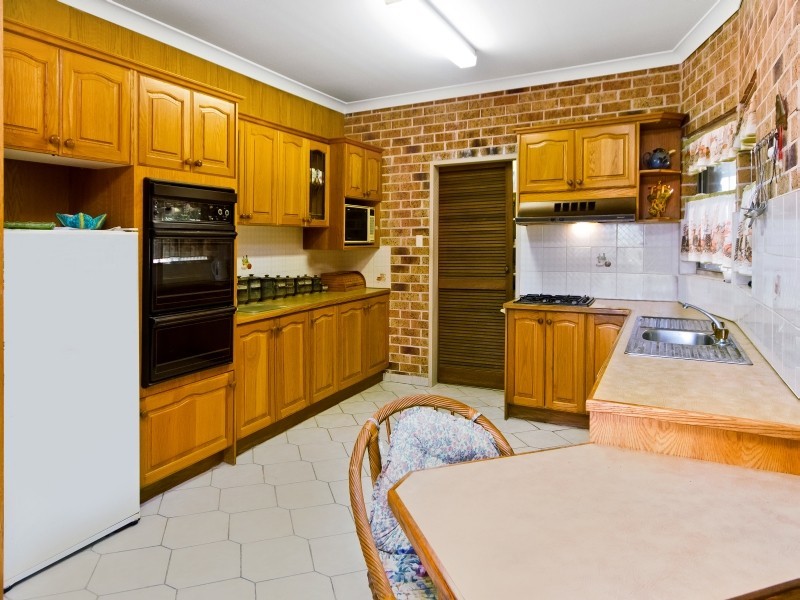 40 Sabrina Avenue, Bateau Bay NSW 2261