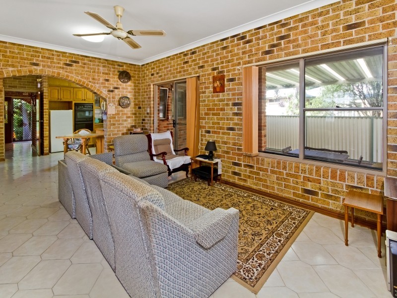 40 Sabrina Avenue, Bateau Bay NSW 2261