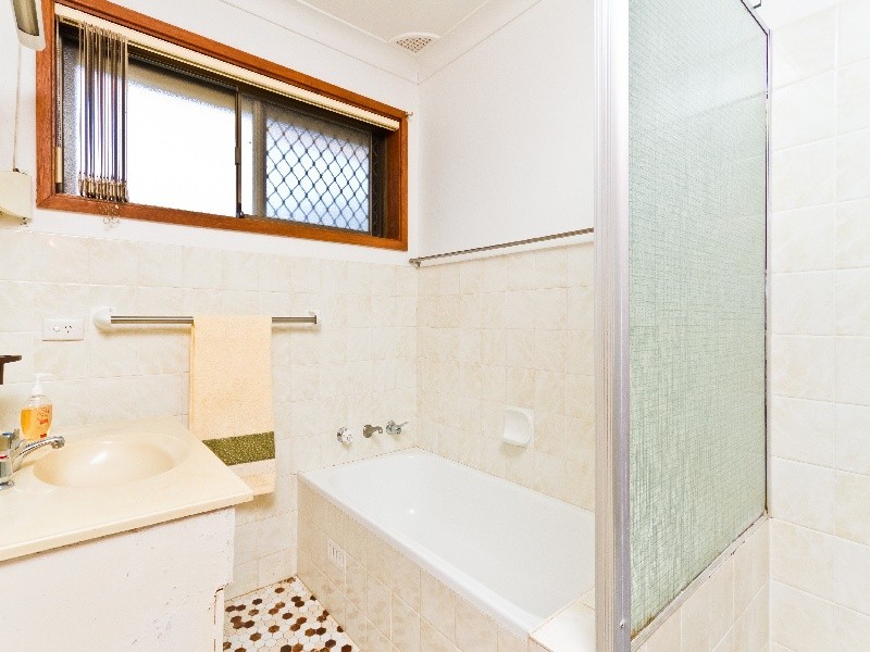 2/15-17 Holmes Avenue, Toukley NSW 2263