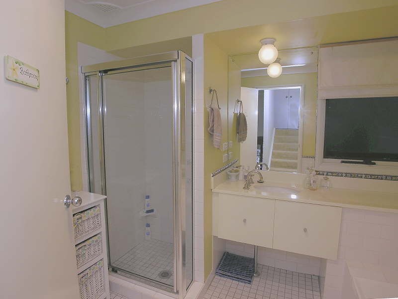 18 Donegal Road, Berkeley Vale NSW 2261