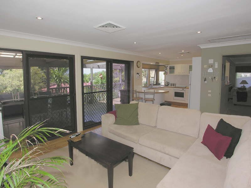 18 Donegal Road, Berkeley Vale NSW 2261