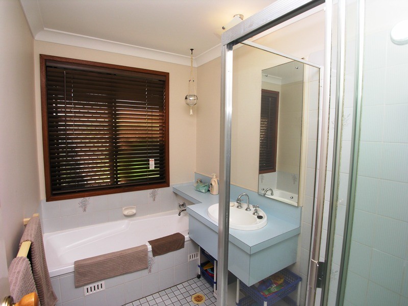 11 Sherwood Close, Bateau Bay NSW 2261