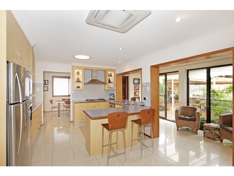 22 Curzon Avenue, Bateau Bay NSW 2261