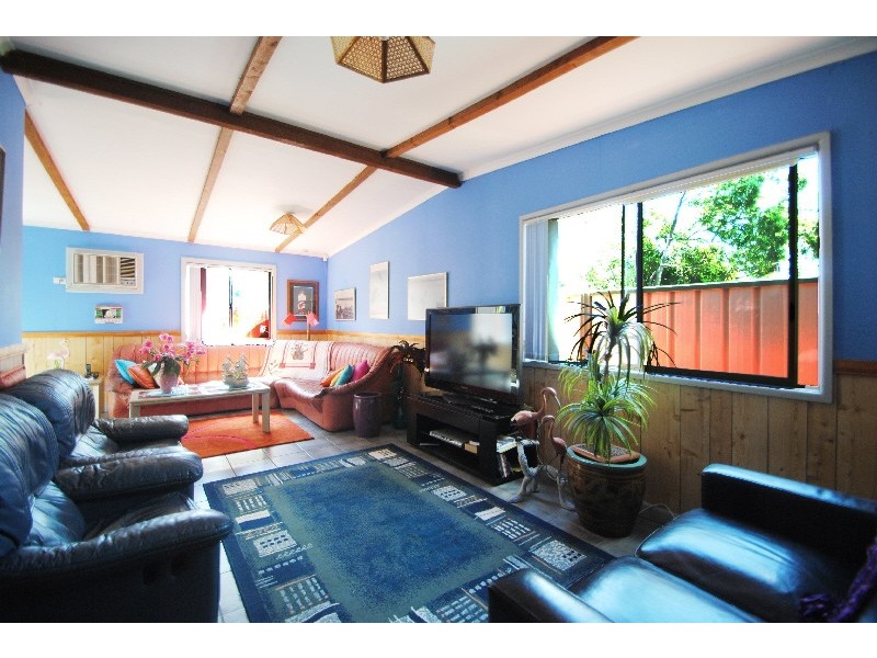 71 Wall Road, Gorokan NSW 2263