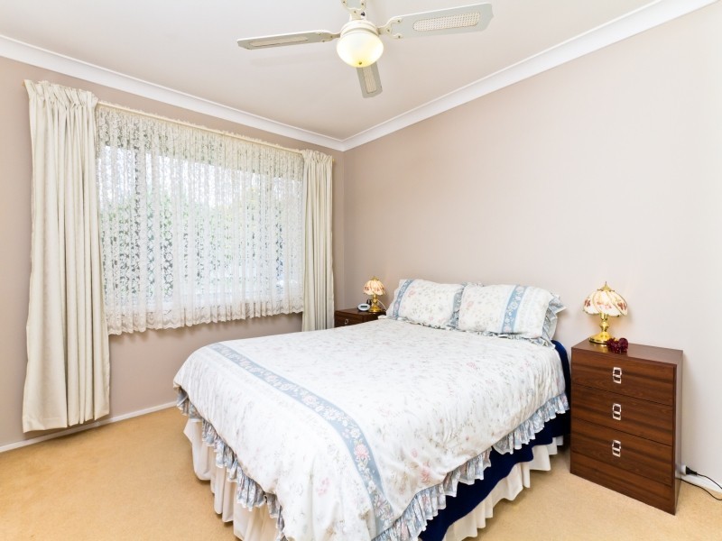 27 Kathleen White Crescent, Killarney Vale NSW 2261