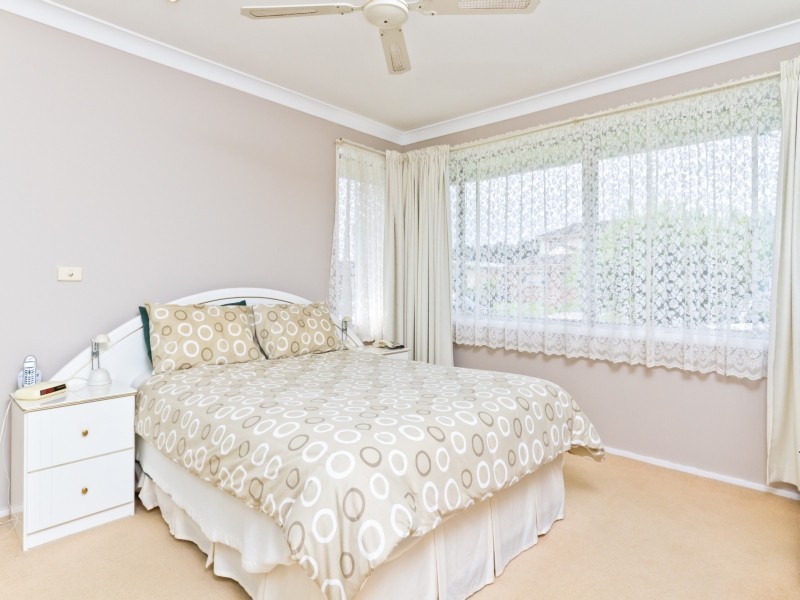 27 Kathleen White Crescent, Killarney Vale NSW 2261