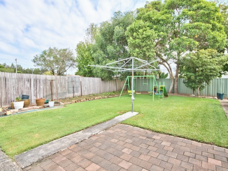 27 Kathleen White Crescent, Killarney Vale NSW 2261