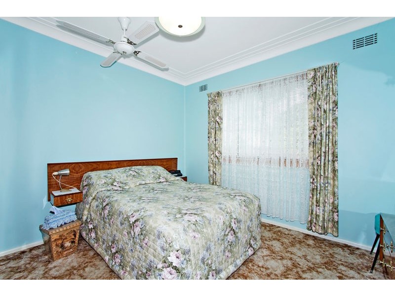 230 Lakedge Avenue, Berkeley Vale NSW 2261