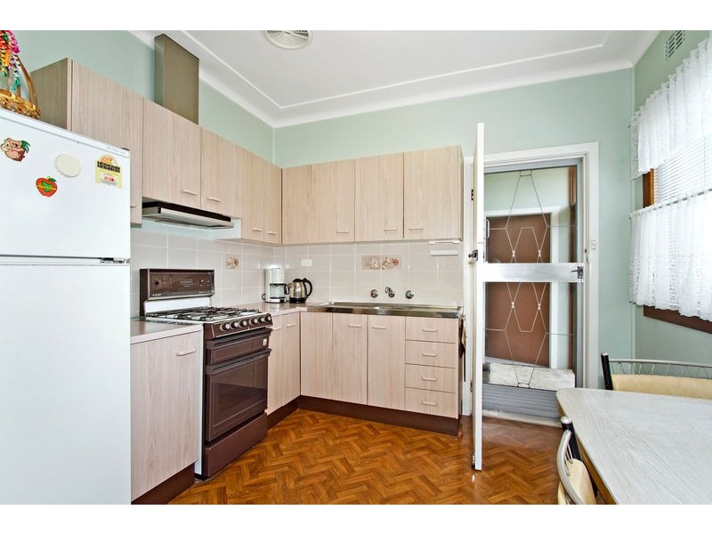 230 Lakedge Avenue, Berkeley Vale NSW 2261