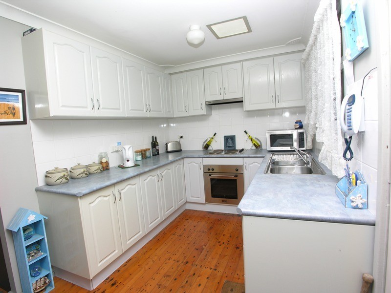 2 Robertson Road, Killarney Vale NSW 2261