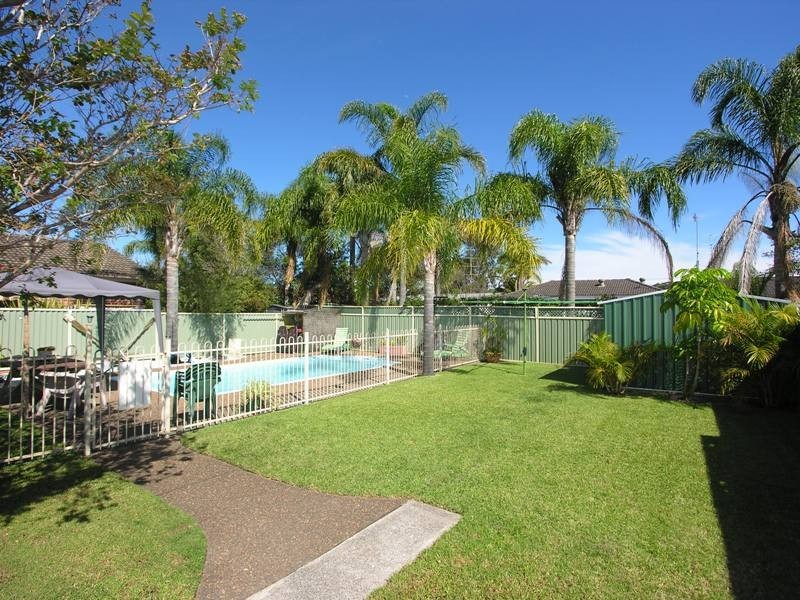 2 Robertson Road, Killarney Vale NSW 2261