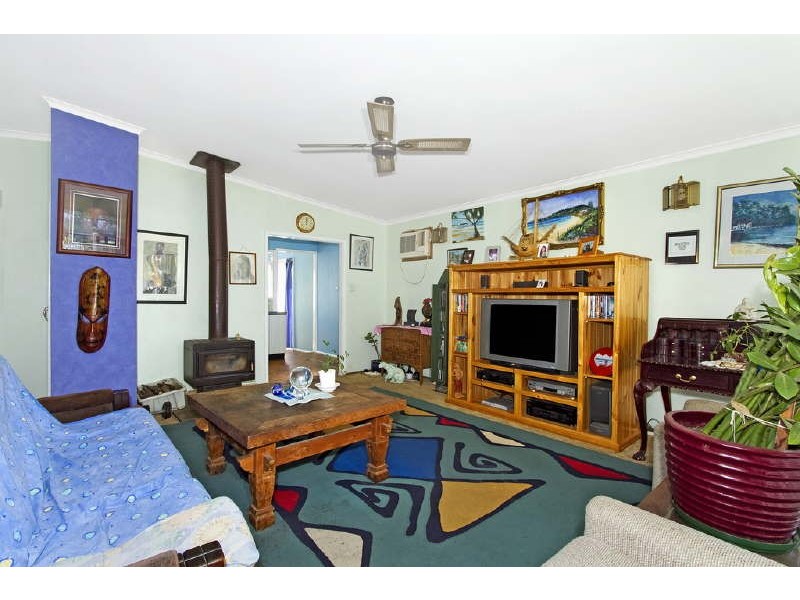 9 Quinalup Street, Gwandalan NSW 2259