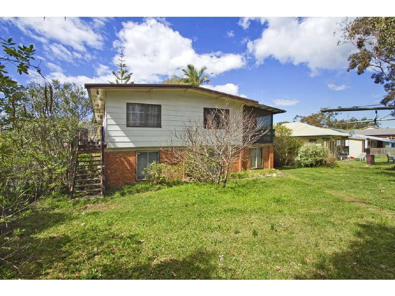9 Quinalup Street, Gwandalan NSW 2259