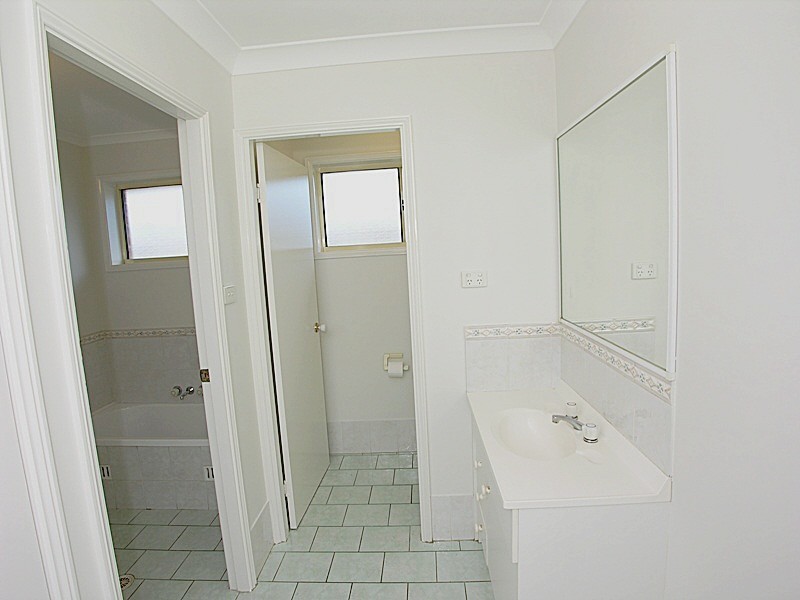 25 Lorraine Avenue, Berkeley Vale NSW 2261