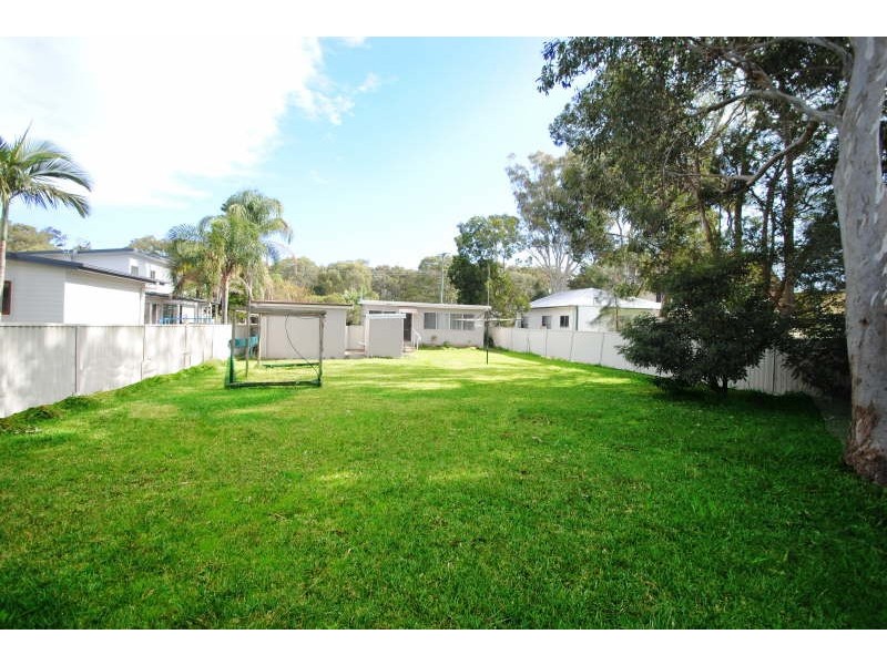 15 Howelston Road, Gorokan NSW 2263