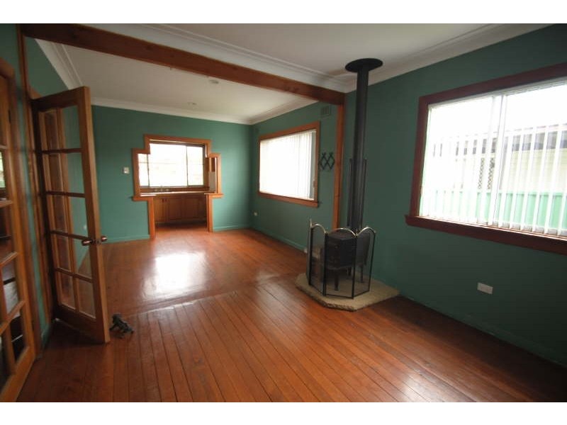 2 Barnard Crescent, Toukley NSW 2263