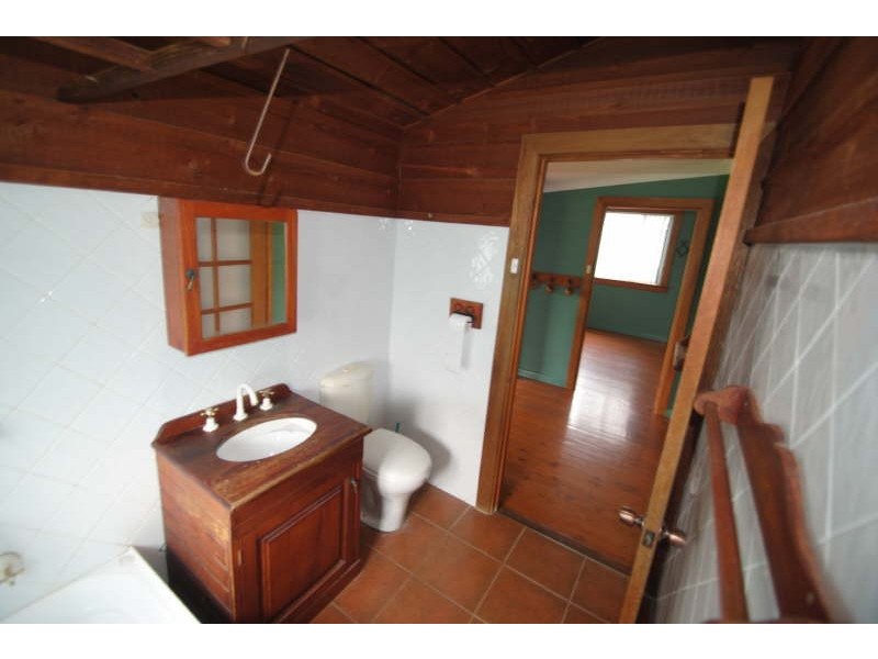 2 Barnard Crescent, Toukley NSW 2263