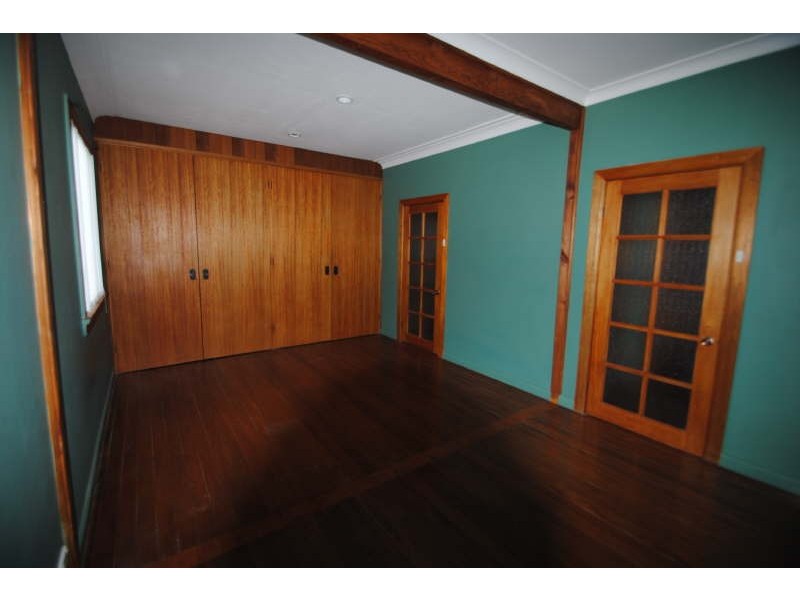 2 Barnard Crescent, Toukley NSW 2263