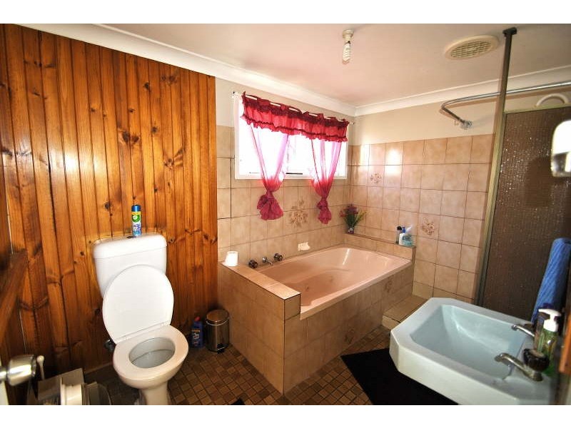 1 Avonlea Avenue, Gorokan NSW 2263