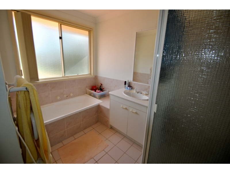 2/16 Holmes Avenue, Toukley NSW 2263