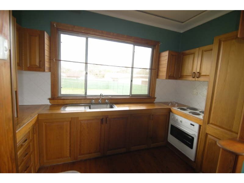 2 Barnard Crescent, Toukley NSW 2263