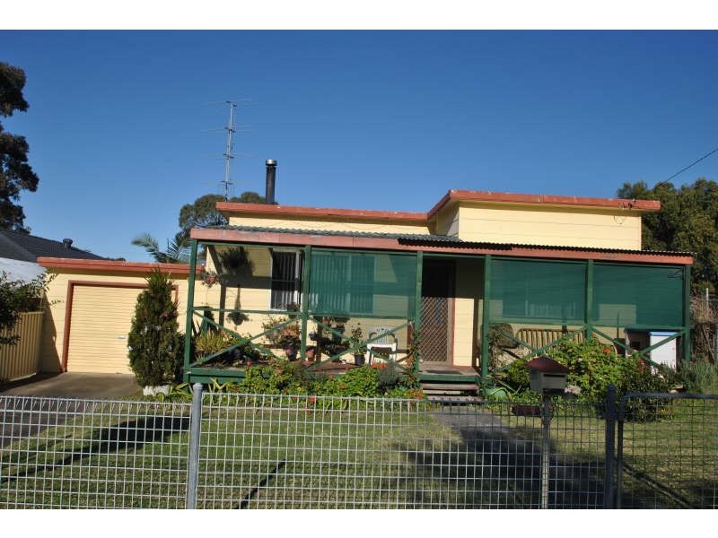 12 Robson Avenue, Gorokan NSW 2263