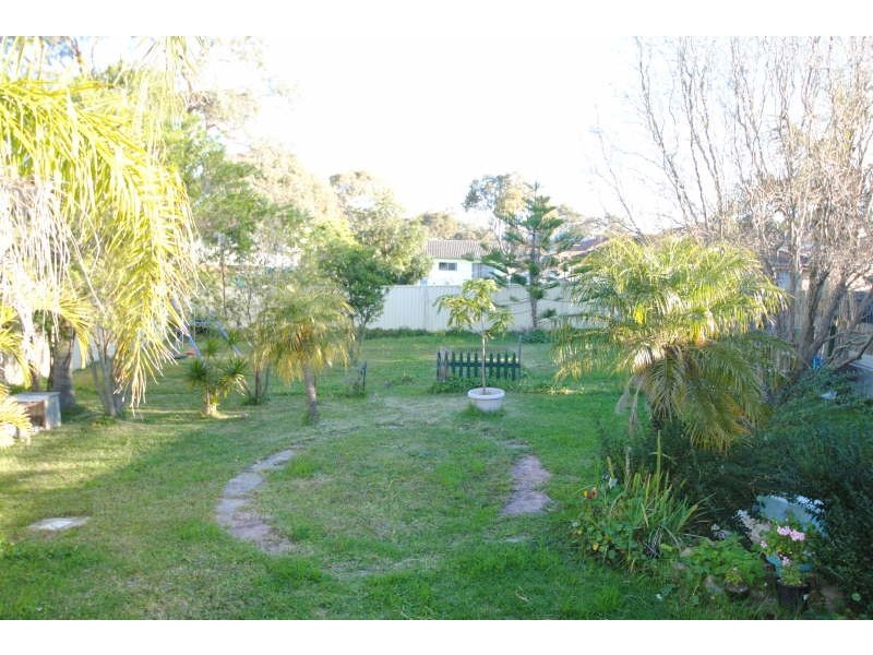 12 Robson Avenue, Gorokan NSW 2263