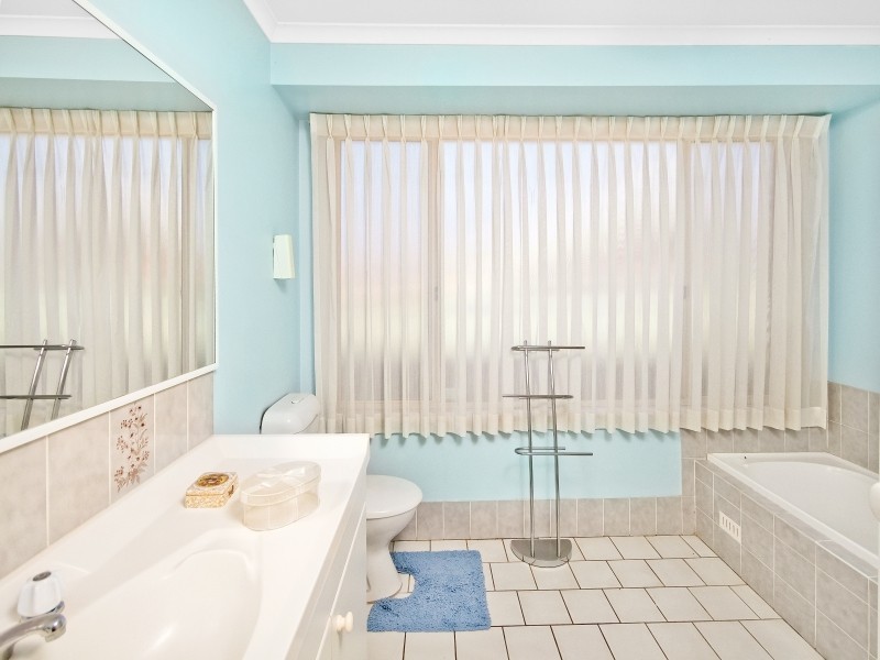 79 Lancaster Parade, Bateau Bay NSW 2261