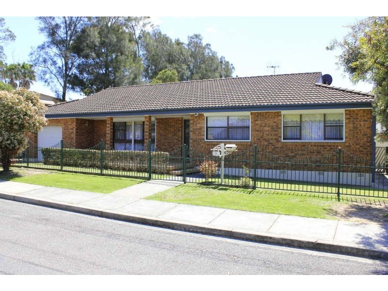 2 Gleddon Avenue, Gorokan NSW 2263