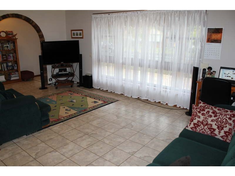 2 Gleddon Avenue, Gorokan NSW 2263