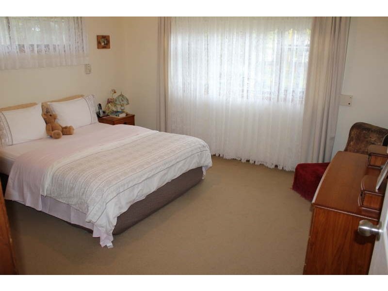 2 Gleddon Avenue, Gorokan NSW 2263
