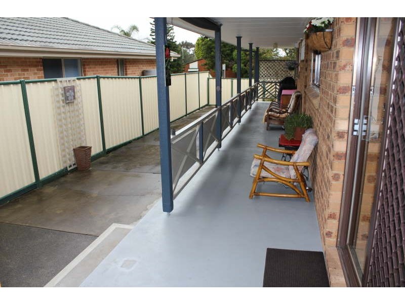 2 Gleddon Avenue, Gorokan NSW 2263
