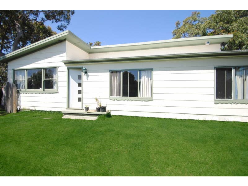 72 Manuka Parade, Gorokan NSW 2263