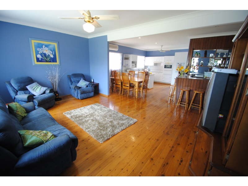 11 Eighth Avenue, Toukley NSW 2263